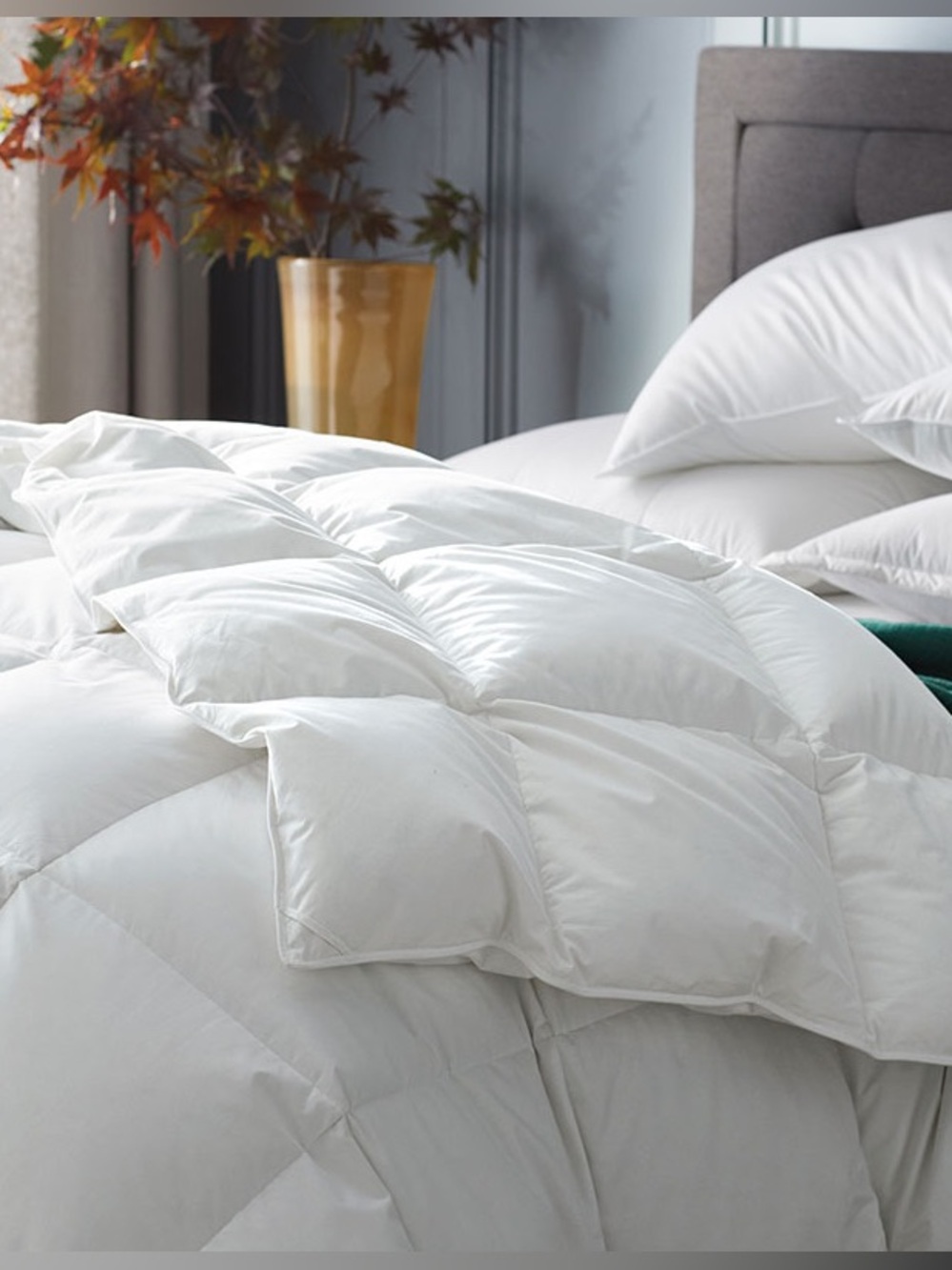NWT Company Store LaCrosse Loftaire Comforter King White